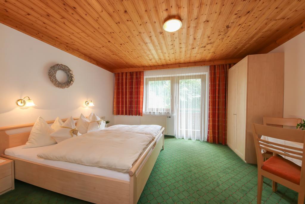 Bed and Breakfast Haus Spieleck Saalbach-Hinterglemm Exterior foto