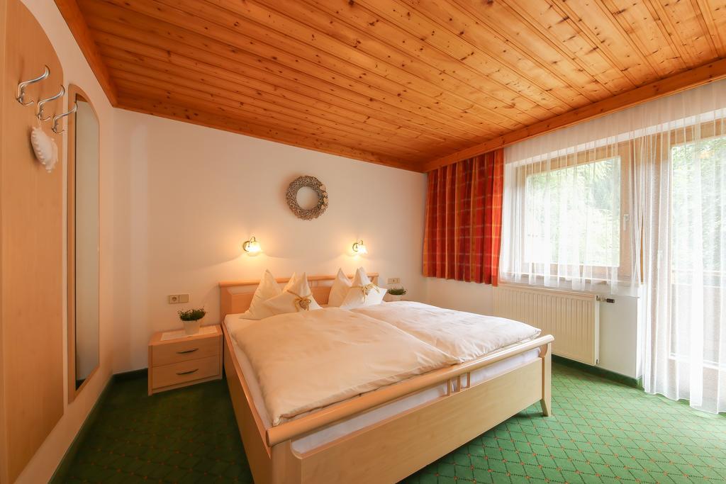 Bed and Breakfast Haus Spieleck Saalbach-Hinterglemm Exterior foto