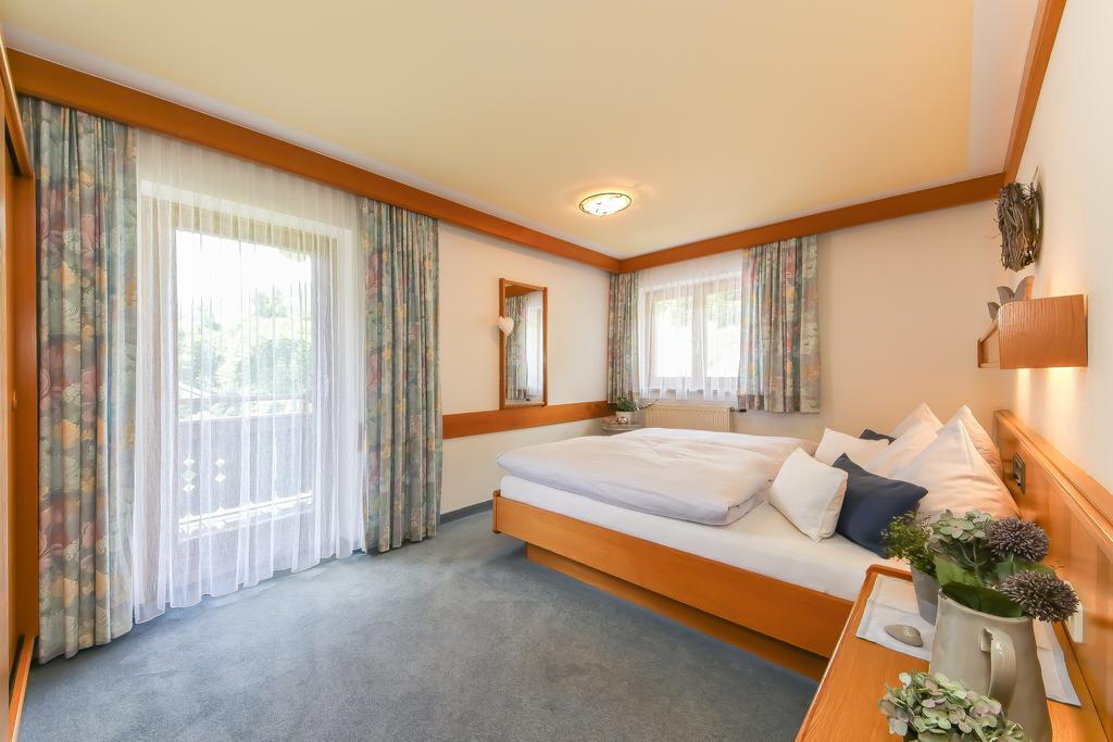 Bed and Breakfast Haus Spieleck Saalbach-Hinterglemm Exterior foto