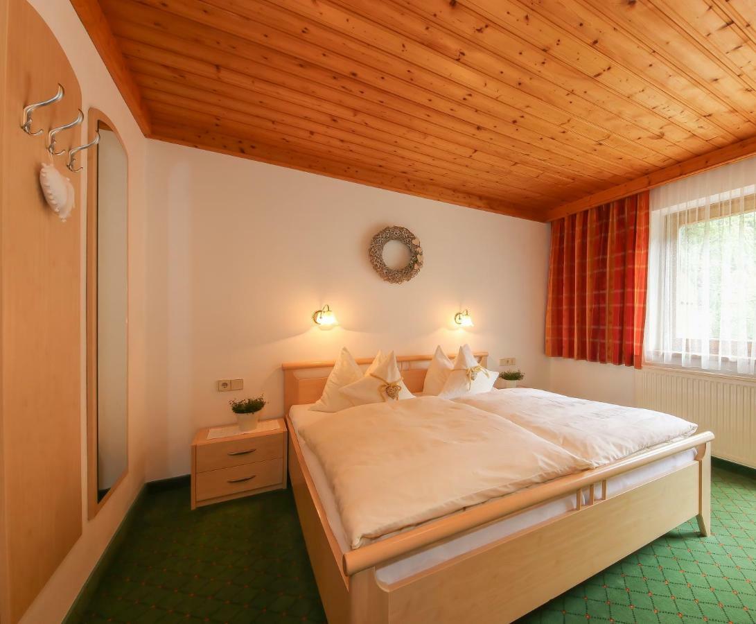 Bed and Breakfast Haus Spieleck Saalbach-Hinterglemm Exterior foto